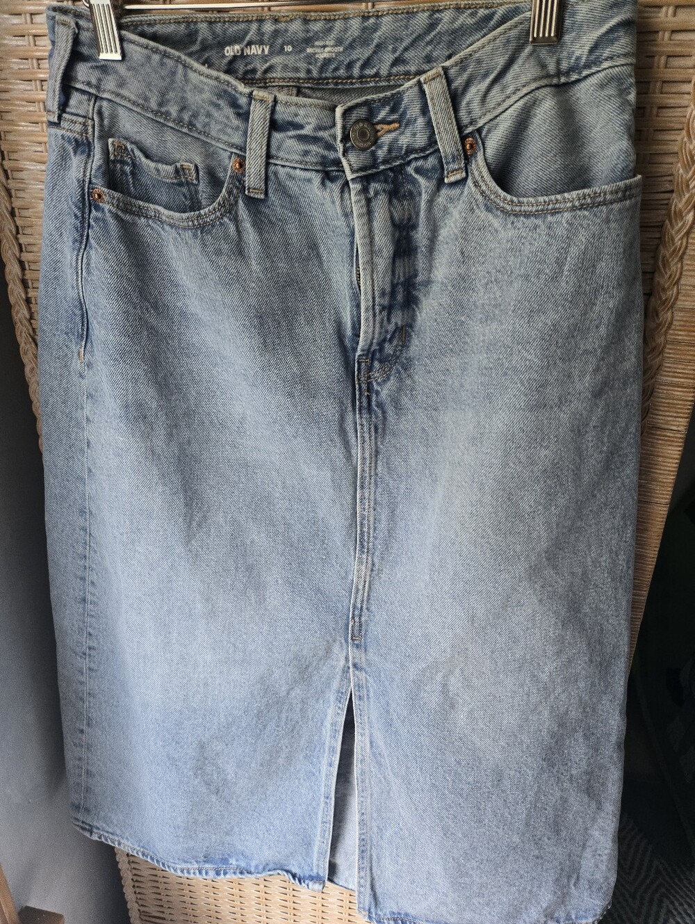 Old Navy Midi Denim Light Wash Front Slit Jean Skirt in size 10